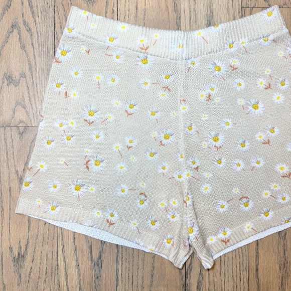 Papaya Women’s Knit Daisy Print Polyester Shorts Size Medium - Picture 2 of 9